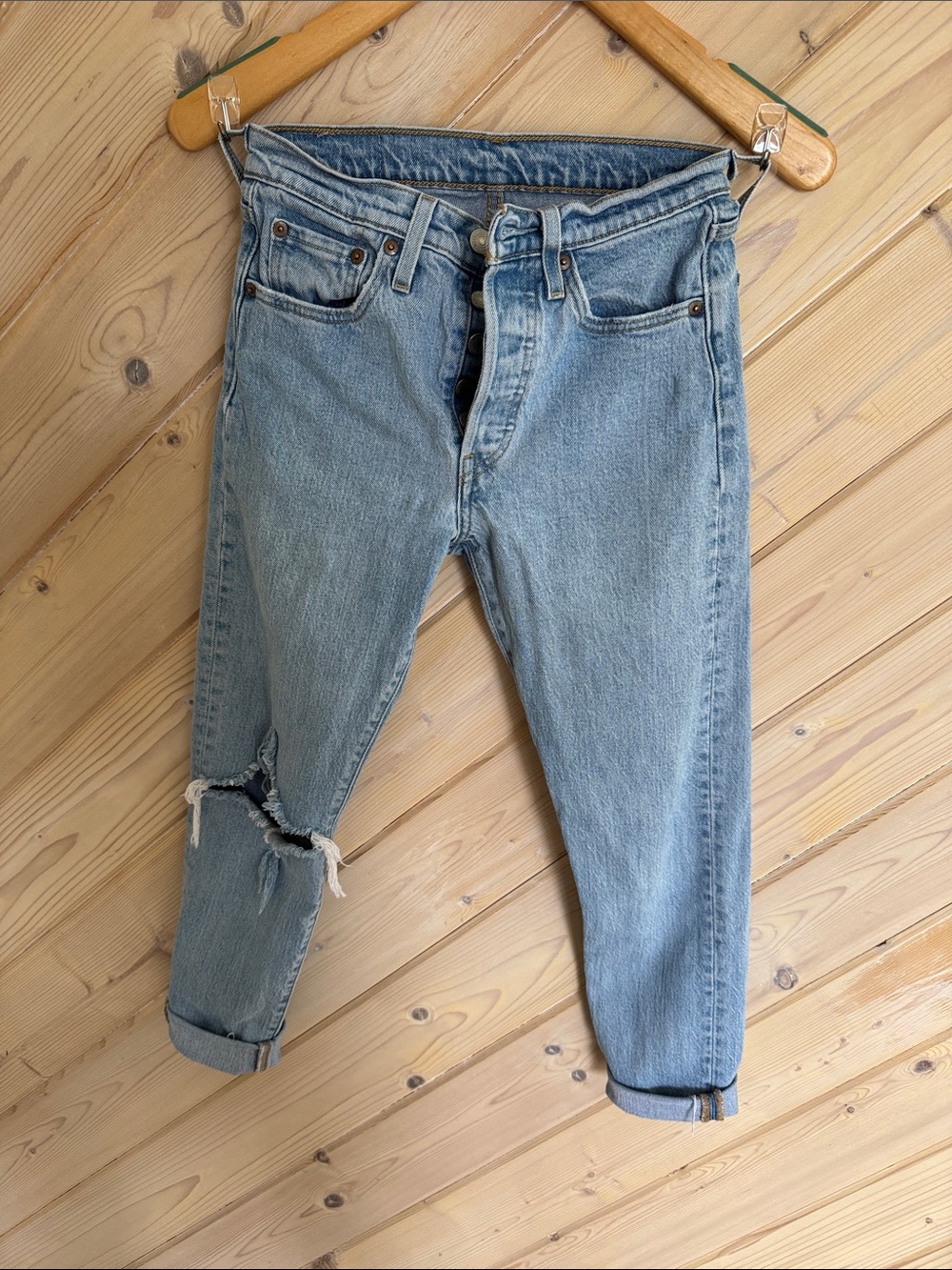 Levi's Straight Leg Jeans in Light Blue with Distressed Knee